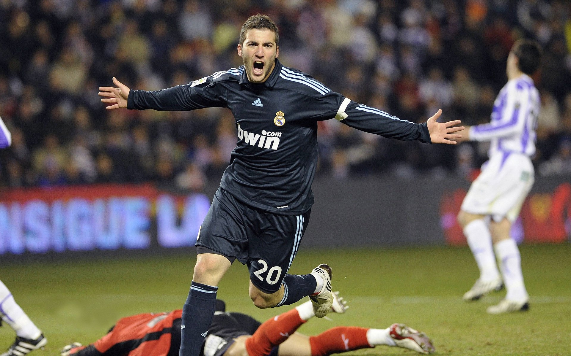 开云体育网页版-“足球+健康”理念在全国基层广泛传播，运动全民化深入人心，足球运动在全民健身中的意义