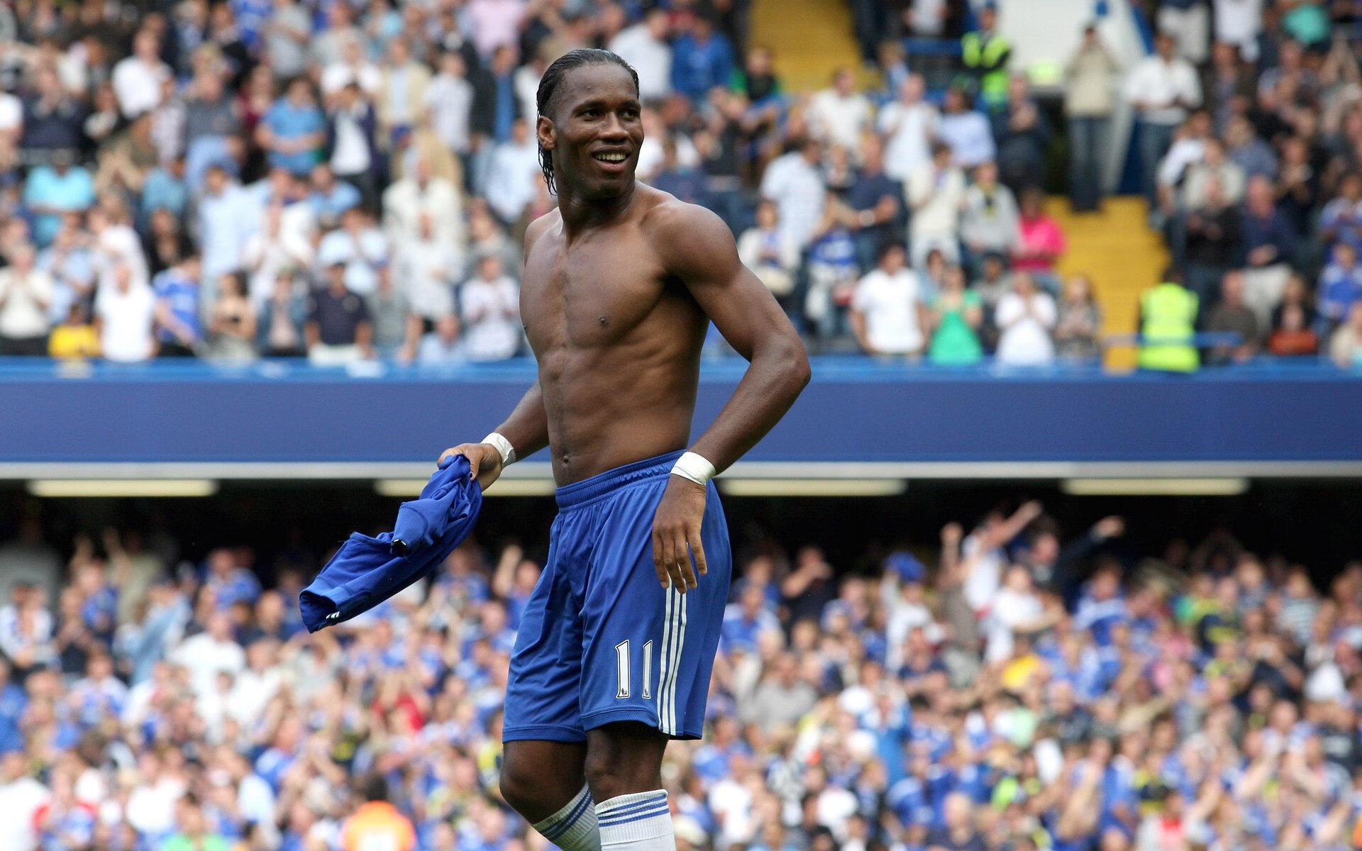 kering.com-达米恩·麦肯齐：凭借高效的跑动和敏捷的脚步，成为全黑队进攻的关键